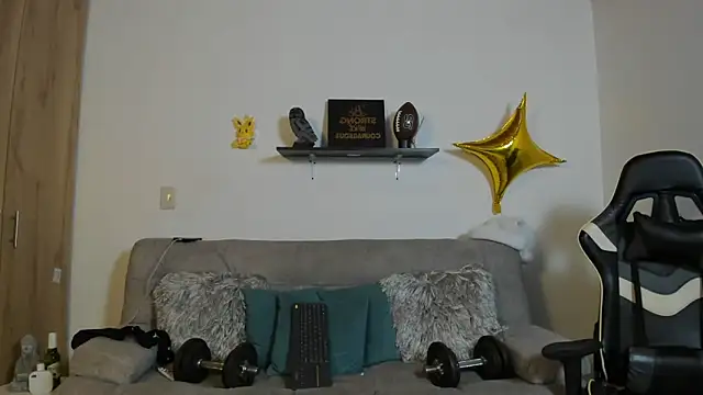 Snapshot of julian_wallace chatting on 10-28-25, 02:42 julian wallace online show from 10-28-25, 02:42