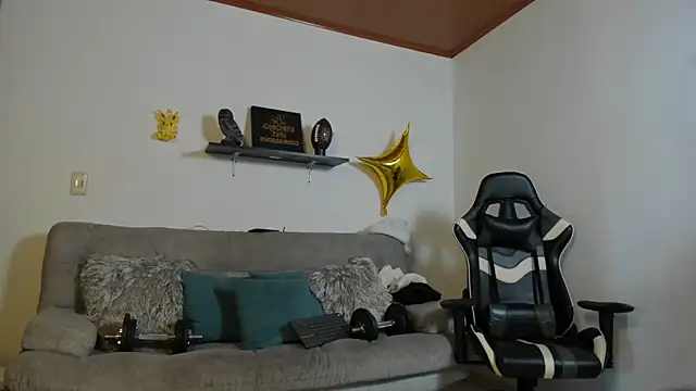 Snapshot of julian_wallace chatting on 10-29-25, 03:47 julian wallace online show from 10-29-25, 03:47