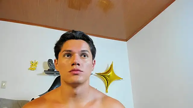 Snapshot of julian_wallace chatting on 11-18-25, 07:18 julian wallace online show from 11-18-25, 07:18