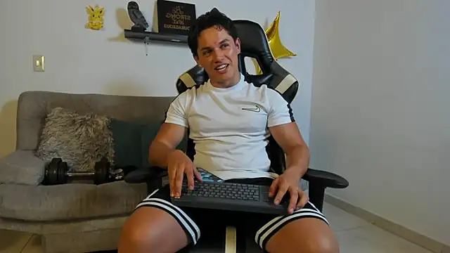 Snapshot of julian_wallace chatting on 11-19-25, 09:48 julian wallace online show from 11-19-25, 09:48