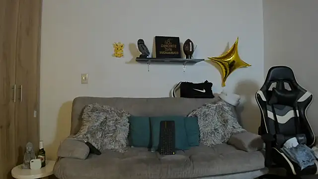 Snapshot of julian_wallace chatting on 11-25-25, 03:01 julian wallace online show from 11-25-25, 03:01