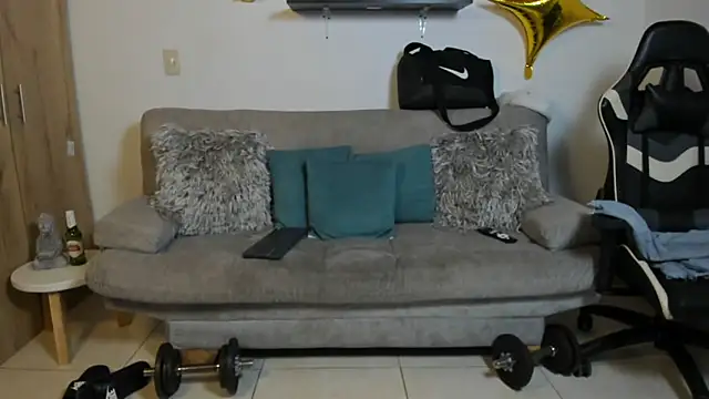 Snapshot of julian_wallace chatting on 12-05-25, 04:58 julian wallace online show from 12-05-25, 04:58