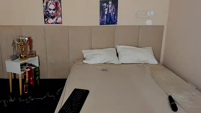 MuscleXXXBarbie online show from 12-19-25, 09:05