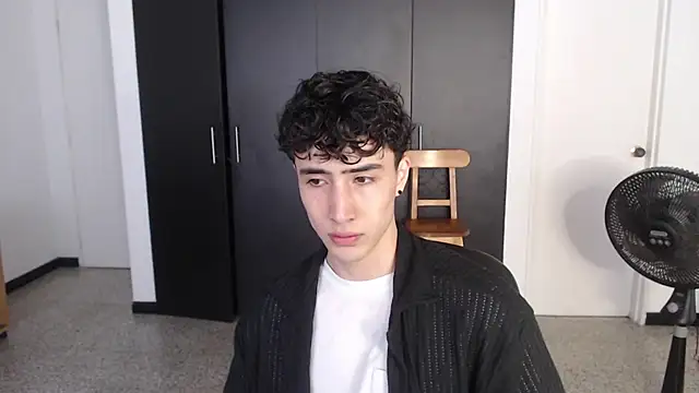 gojo satoru 18 online show from 03-06-25, 12:09