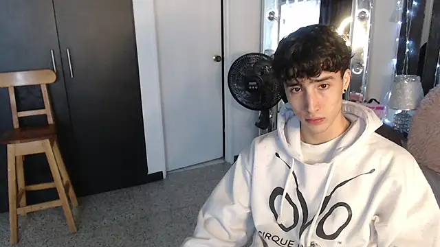 gojo satoru 18 online show from 03-14-25, 12:07