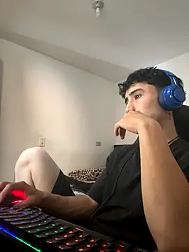 gojo satoru 18 online show from 10-05-25, 06:39