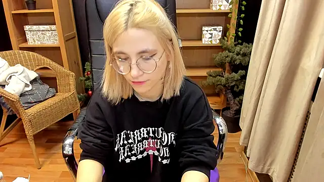 Moon13152 online show from 12-24-24, 04:22