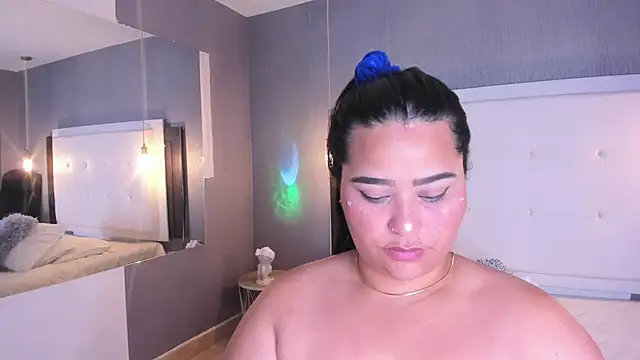 Snapshot of Clarigil chatting on 01-24-25, 04:17 Clarigil online show from 01-24-25, 04:17