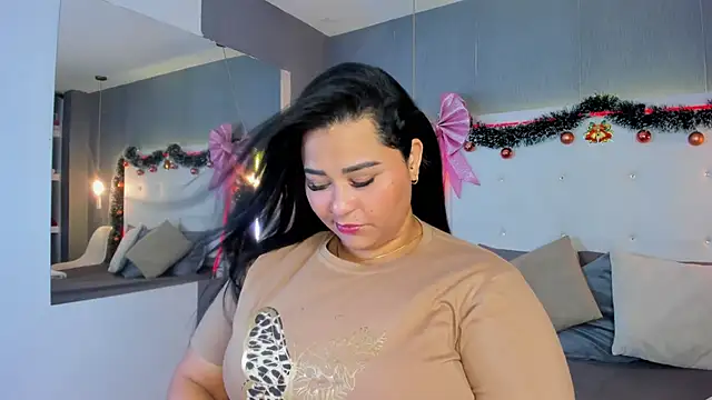 Snapshot of Clarigil chatting on 12-04-25, 09:01 Clarigil online show from 12-04-25, 09:01