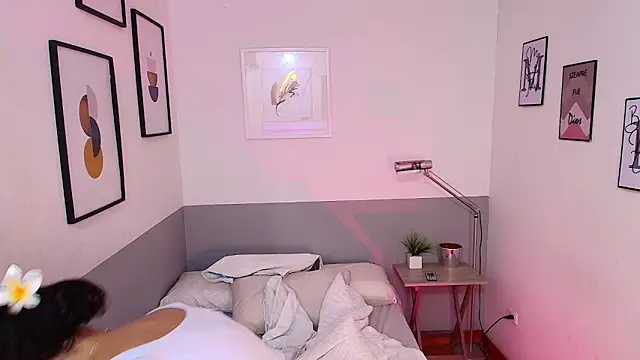 Beautifulskinny18 online show from 03-19-25, 07:49