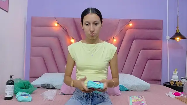 Beautifulskinny18 online show from 12-17-25, 07:53