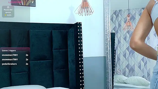 Beautifulskinny18 online show from 04-18-26, 05:00