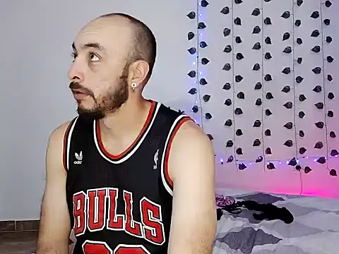 Snapshot of hotlatin92 chatting on 12-24-24, 02:10 hotlatin92 online show from 12-24-24, 02:10