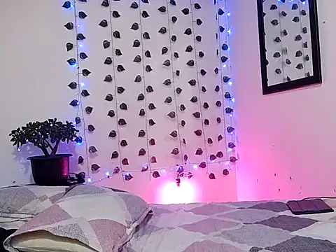 Snapshot of hotlatin92 chatting on 12-30-24, 10:32 hotlatin92 online show from 12-30-24, 10:32