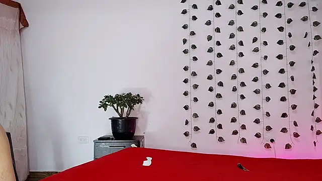 Snapshot of hotlatin92 chatting on 02-16-25, 02:09 hotlatin92 online show from 02-16-25, 02:09