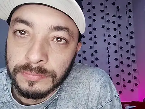 Snapshot of hotlatin92 chatting on 02-28-25, 09:23 hotlatin92 online show from 02-28-25, 09:23