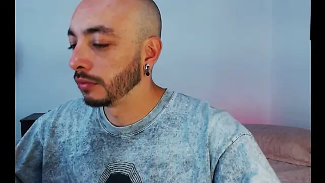 Snapshot of hotlatin92 chatting on 09-21-25, 03:19 hotlatin92 online show from 09-21-25, 03:19