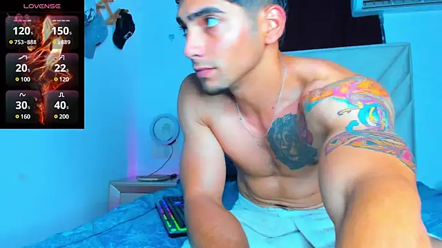 Snapshot of Rich_boy01 chatting on 12-20-24, 04:25 Rich boy01 online show from 12-20-24, 04:25