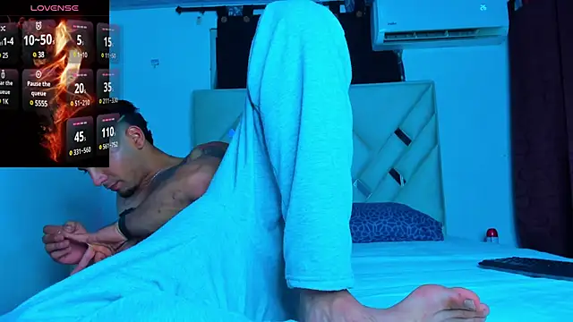 Snapshot of Rich_boy01 chatting on 12-29-24, 04:27 Rich boy01 online show from 12-29-24, 04:27