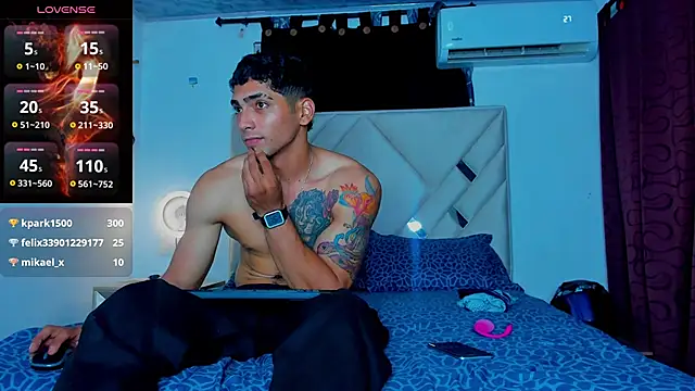 Snapshot of Rich_boy01 chatting on 01-05-25, 03:53 Rich boy01 online show from 01-05-25, 03:53