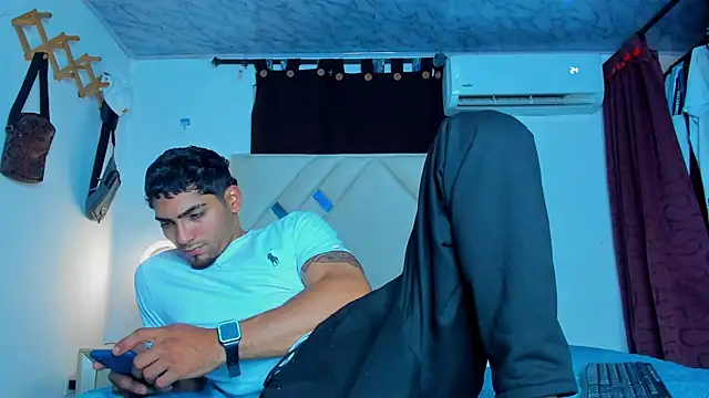 Snapshot of Rich_boy01 chatting on 01-19-25, 11:21 Rich boy01 online show from 01-19-25, 11:21