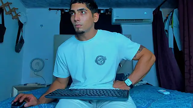 Snapshot of Rich_boy01 chatting on 01-20-25, 11:10 Rich boy01 online show from 01-20-25, 11:10