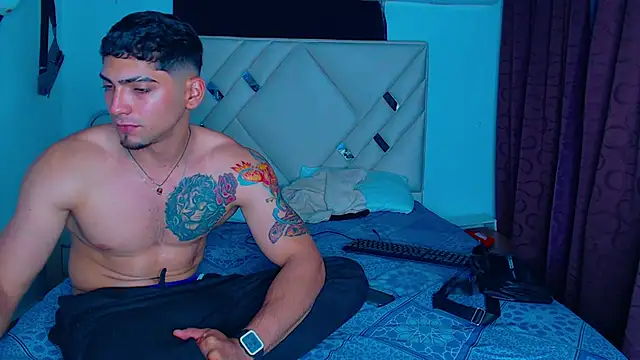 Snapshot of Rich_boy01 chatting on 02-14-25, 03:43 Rich boy01 online show from 02-14-25, 03:43