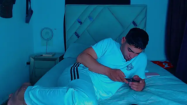 Snapshot of Rich_boy01 chatting on 02-17-25, 03:25 Rich boy01 online show from 02-17-25, 03:25