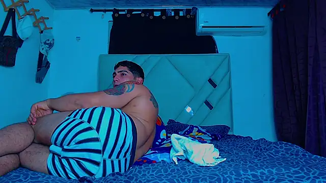 Snapshot of Rich_boy01 chatting on 02-24-25, 10:37 Rich boy01 online show from 02-24-25, 10:37