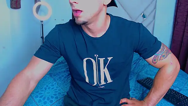 Snapshot of Rich_boy01 chatting on 03-05-25, 12:44 Rich boy01 online show from 03-05-25, 12:44