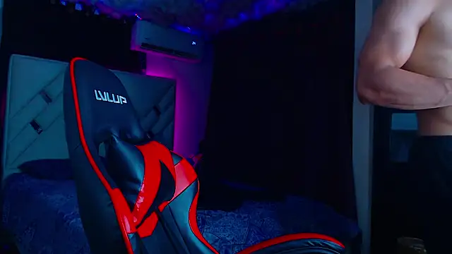 Snapshot of Rich_boy01 chatting on 03-15-25, 03:40 Rich boy01 online show from 03-15-25, 03:40