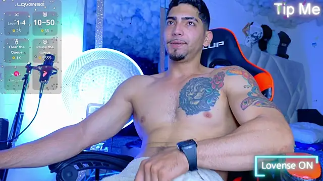 Snapshot of Rich_boy01 chatting on 10-11-25, 12:58 Rich boy01 online show from 10-11-25, 12:58