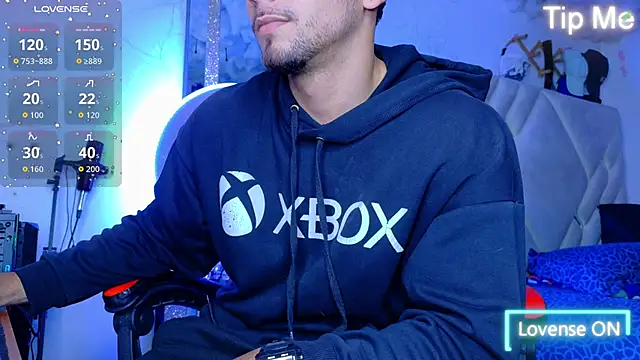 Snapshot of Rich_boy01 chatting on 11-02-25, 08:33 Rich boy01 online show from 11-02-25, 08:33