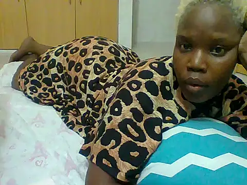 Snapshot of Bootylicious- chatting on 10-19-25, 11:16 Bootylicious- online show from 10-19-25, 11:16