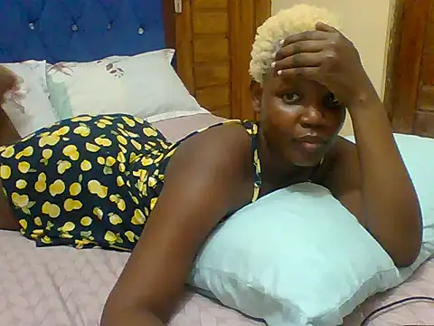 Snapshot of Bootylicious- chatting on 10-22-25, 06:40 Bootylicious- online show from 10-22-25, 06:40