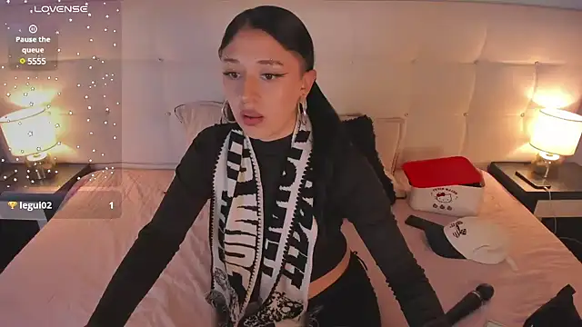 Zowi Hottiee online show from 02-05-25, 05:20