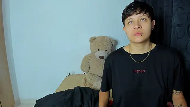 violet casper  online show from 01-06-25, 10:02