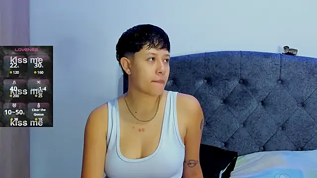 violet casper  online show from 02-05-25, 10:19