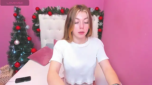 MollyMeltorr online show from 12-21-24, 04:19