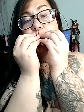 l1la Rav3n online show from 12-17-24, 04:23