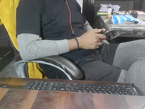 Average Indian online show from 11-17-25, 01:39