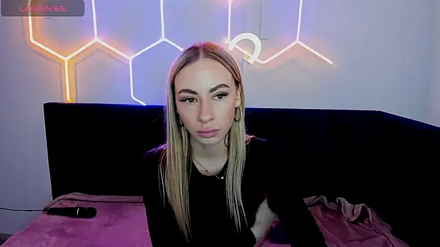 Snapshot of Diana_Garrett chatting on 02-08-25, 08:42 Diana Garrett online show from 02-08-25, 08:42