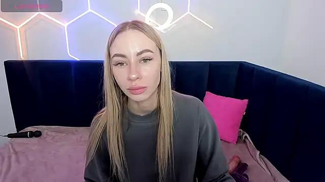 Snapshot of Diana_Garrett chatting on 02-13-25, 08:48 Diana Garrett online show from 02-13-25, 08:48