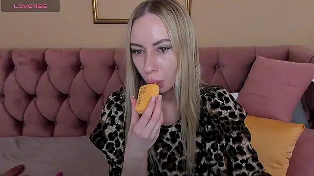 Snapshot of Diana_Garrett chatting on 02-23-25, 01:46 Diana Garrett online show from 02-23-25, 01:46