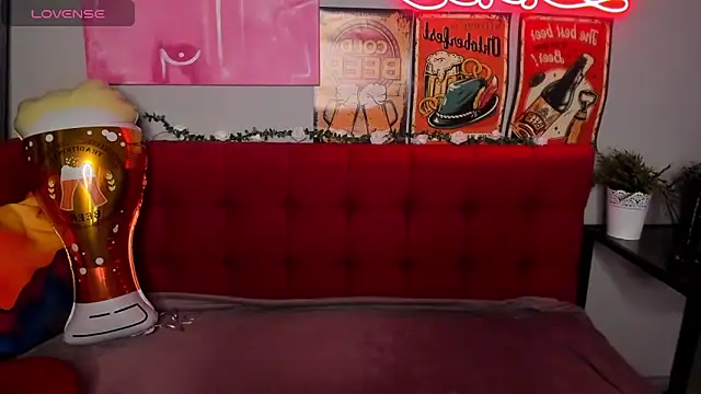 Snapshot of Diana_Garrett chatting on 09-25-25, 01:42 Diana Garrett online show from 09-25-25, 01:42