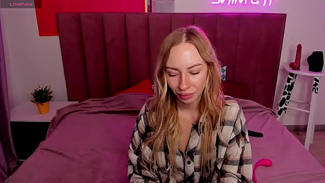 Snapshot of Diana_Garrett chatting on 10-05-25, 01:26 Diana Garrett online show from 10-05-25, 01:26