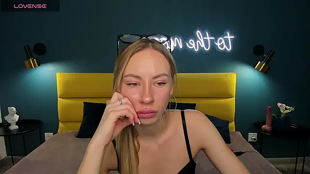 Snapshot of Diana_Garrett chatting on 10-11-25, 01:38 Diana Garrett online show from 10-11-25, 01:38