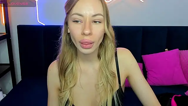 Snapshot of Diana_Garrett chatting on 10-12-25, 01:37 Diana Garrett online show from 10-12-25, 01:37