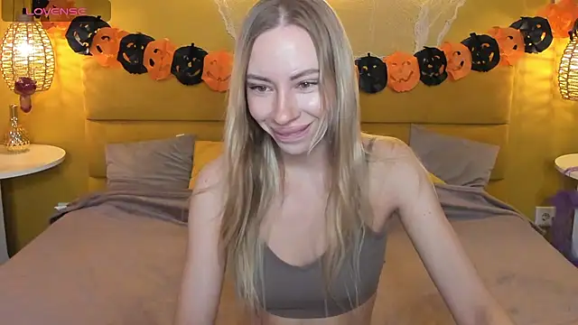 Snapshot of Diana_Garrett chatting on 10-31-25, 01:28 Diana Garrett online show from 10-31-25, 01:28