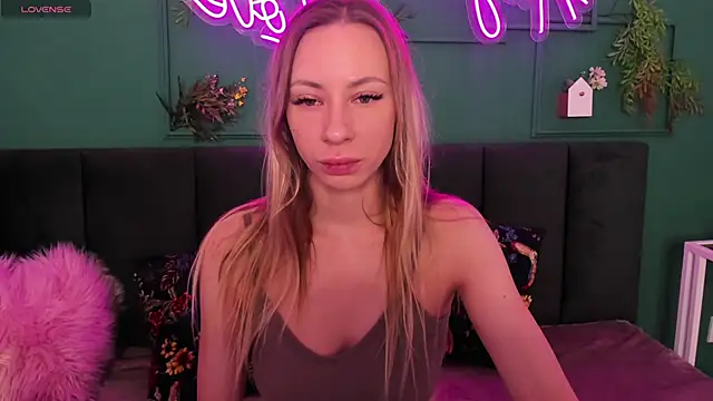 Snapshot of Diana_Garrett chatting on 12-14-25, 01:55 Diana Garrett online show from 12-14-25, 01:55